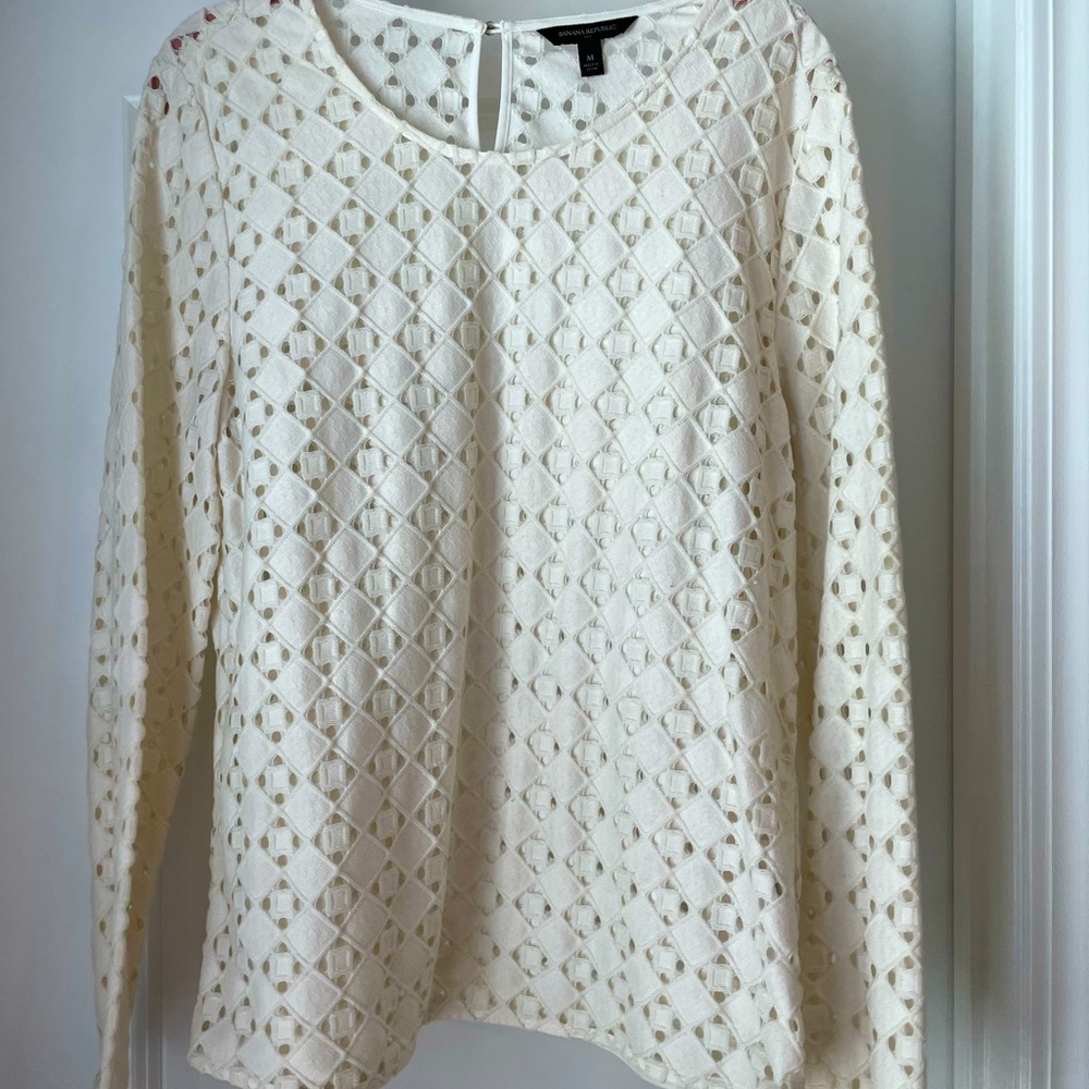 EUC ivory lacy/knit blouse